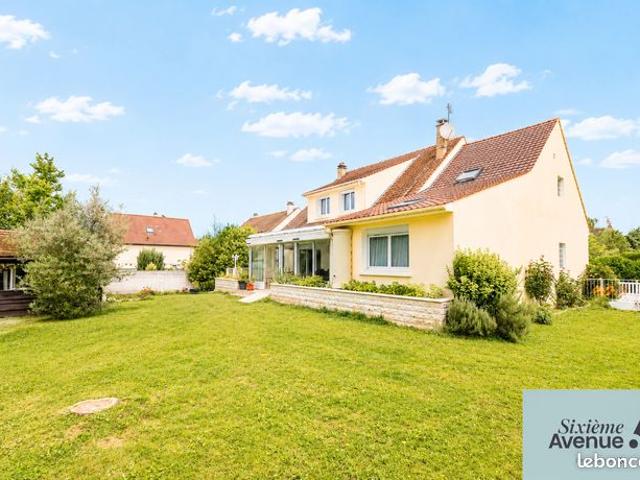 Maison 9 pièces 215 m²