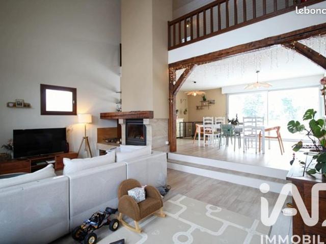 Maison 9 pièces 215 m²