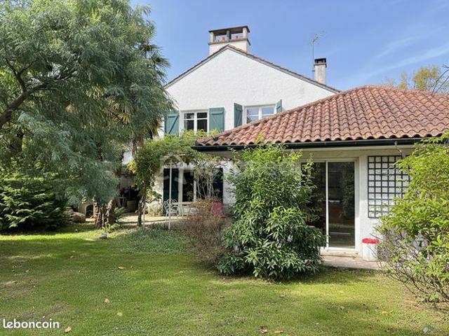 Maison 9 pièces 215 m²