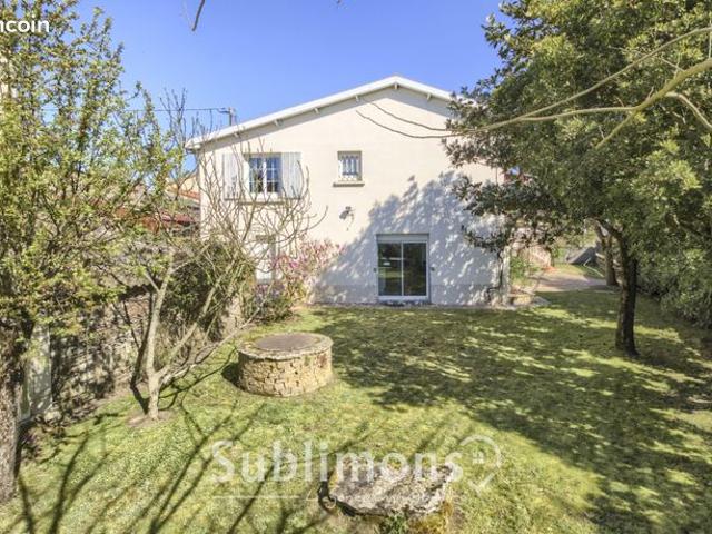 Maison 9 pièces 215 m²