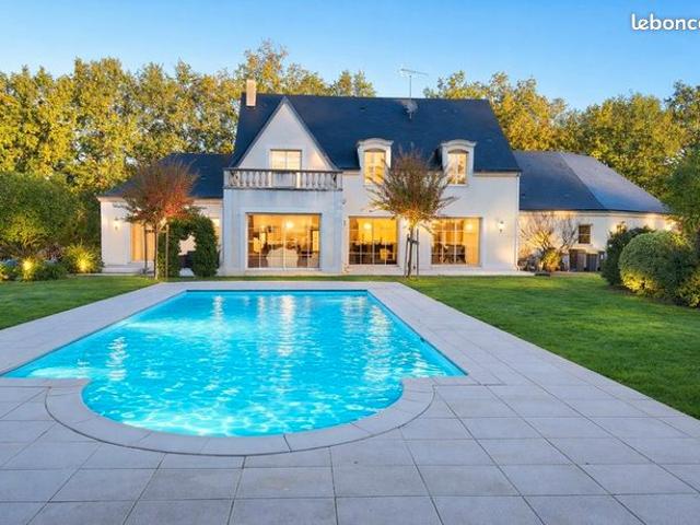 Maison 9 pièces 216 m²