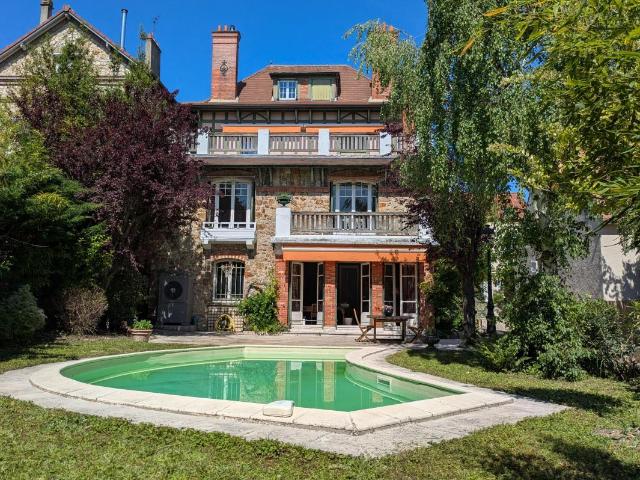 Maison 9 pièces 216 m²