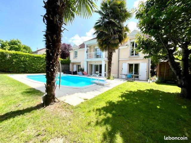 Maison 9 pièces 216 m²