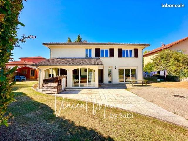 Maison 9 pièces 216 m²