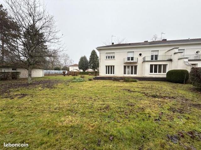 Maison 9 pièces 235 m²