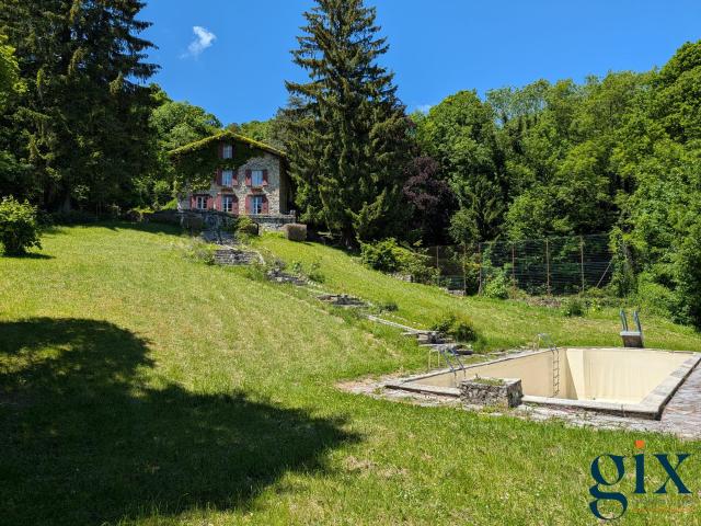 Maison 9 pièces 216 m²