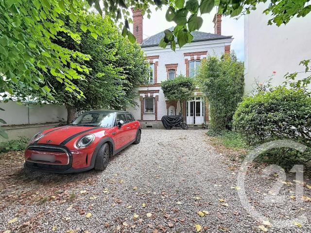 Maison 9 pièces 217 m²