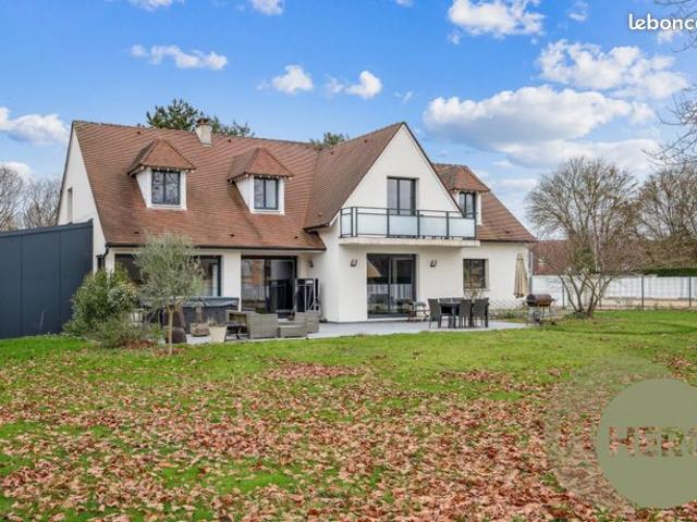 Maison 9 pièces 217 m²