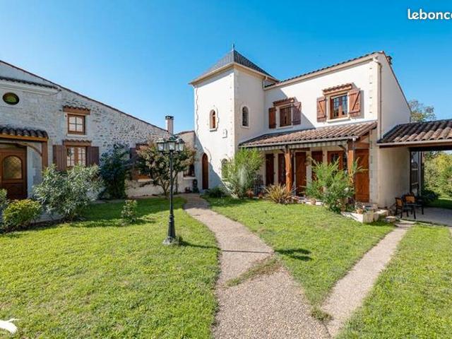 Maison 9 pièces 218 m²