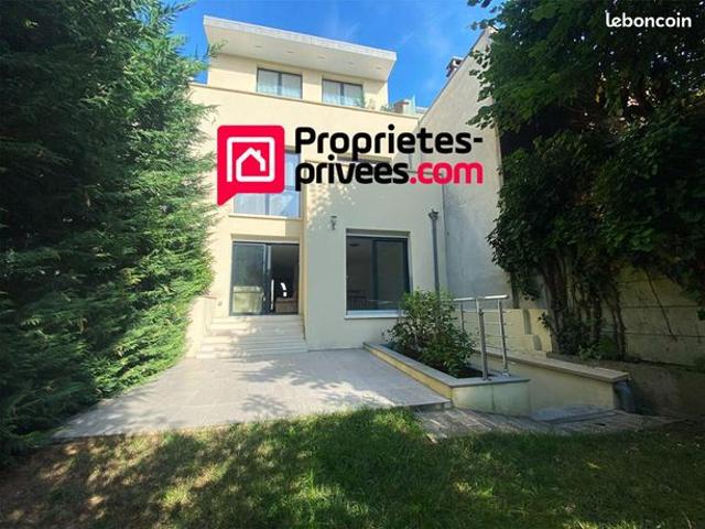 Maison 9 pièces 218 m²