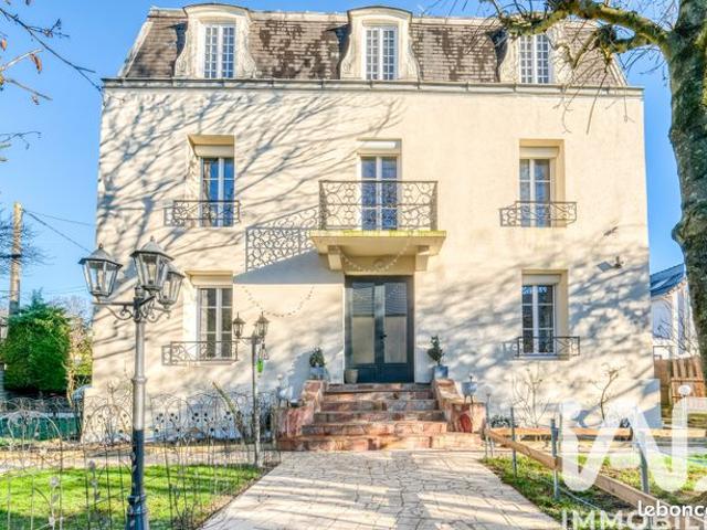 Maison 9 pièces 218 m²