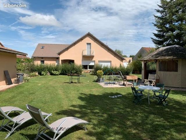 Maison 9 pièces 218 m²