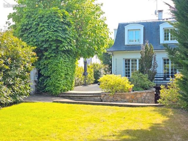 Maison 9 pièces 218 m²