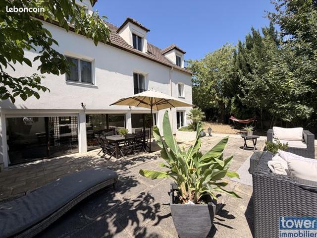 Maison 9 pièces 219 m²