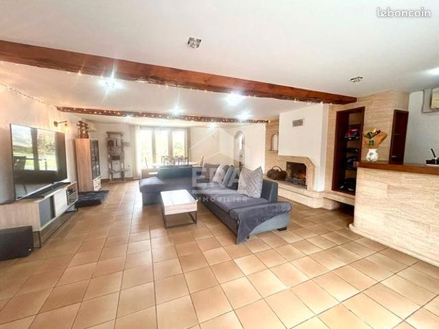 Maison 9 pièces 219 m²