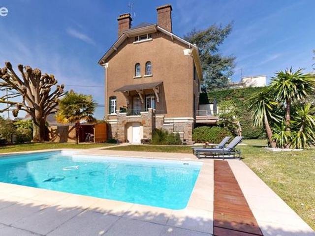 Maison 9 pièces 219 m²