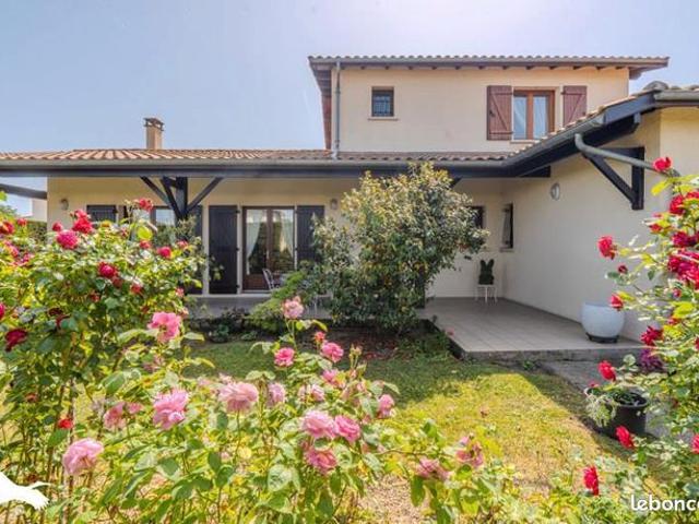 Maison 9 pièces 219 m²