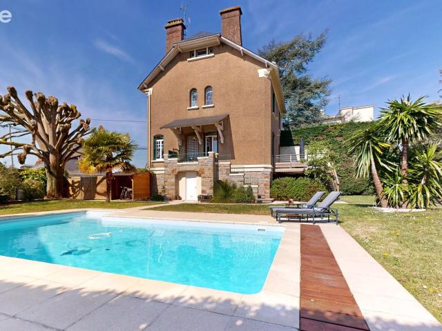 Maison 9 pièces 219 m²