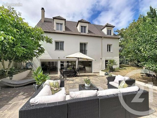 Maison 9 pièces 219 m²