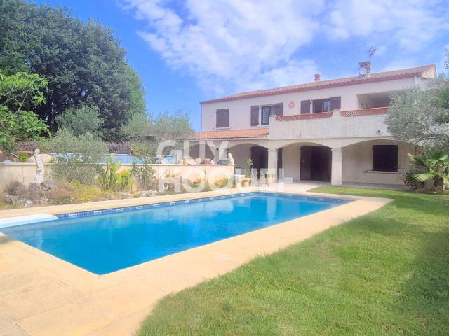 Maison 9 pièces 219 m²