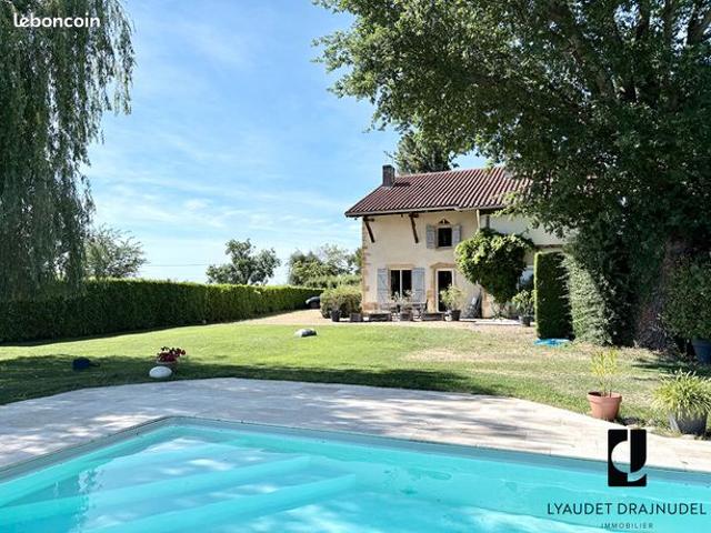 Maison 9 pièces 210 m²