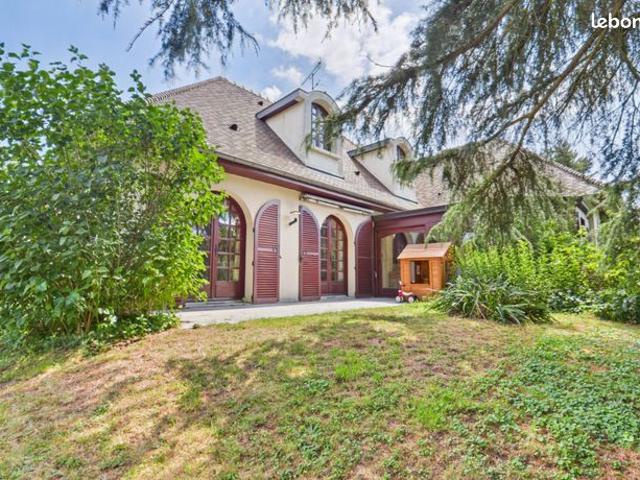 Maison 9 pièces 210 m²