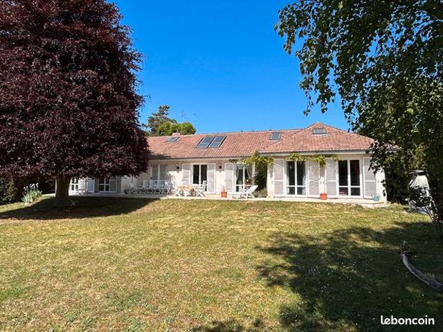 Maison 9 pièces 210 m²