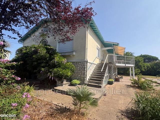 Maison 9 pièces 210 m²