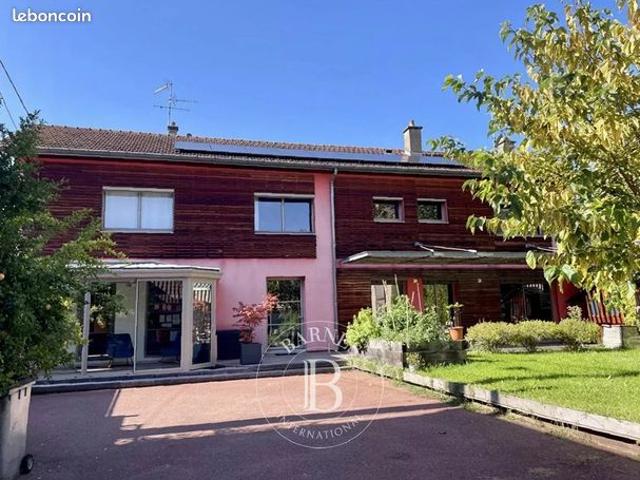 Maison 9 pièces 210 m²
