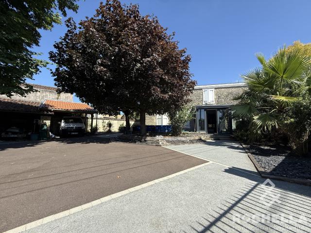 Maison 9 pièces 210 m²
