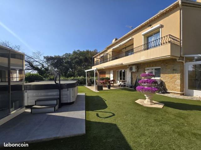 Maison 9 pièces 210 m²
