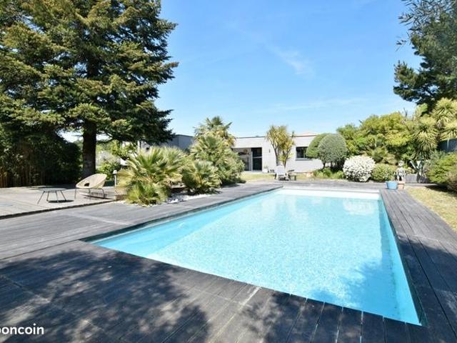 Maison 9 pièces 210 m²