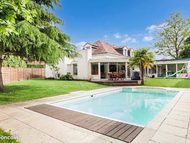 Maison 9 pièces 210 m²