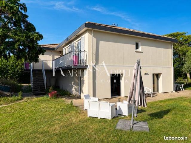 Maison 9 pièces 211 m²