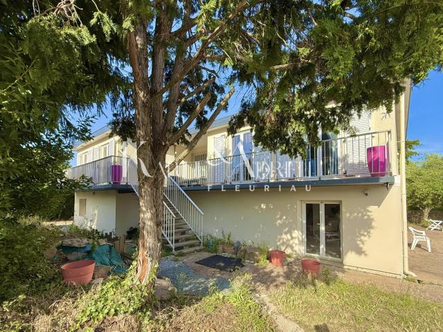 Maison 9 pièces 211 m²