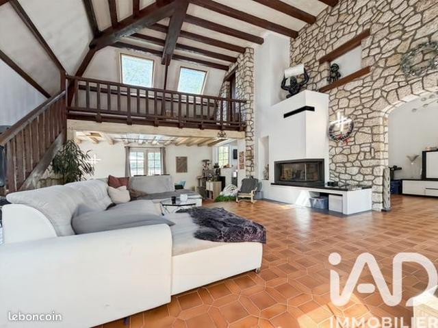 Maison 9 pièces 211 m²