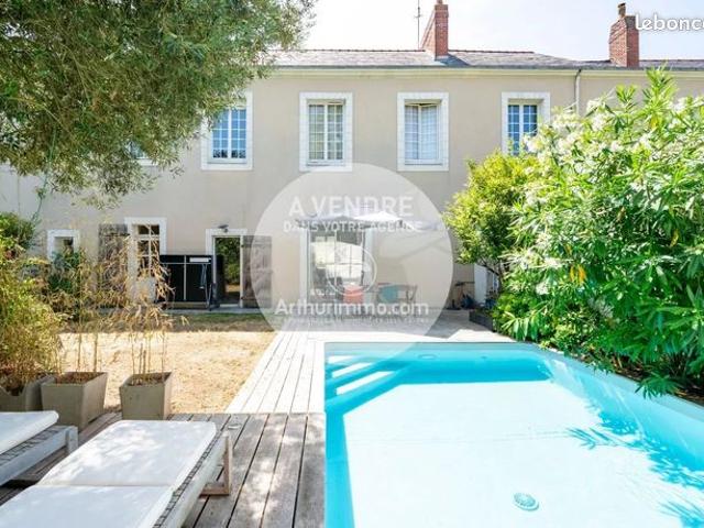 Maison 9 pièces 212 m²