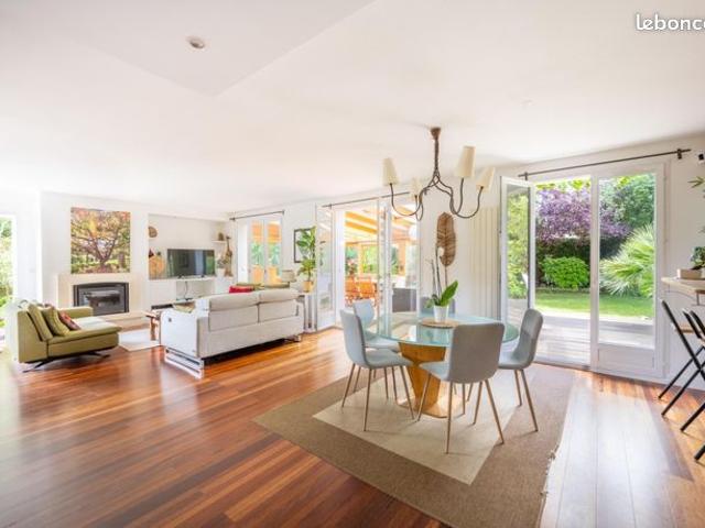 Maison 9 pièces 212 m²