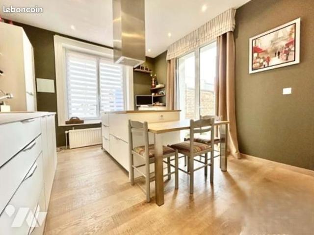 Maison 9 pièces 212 m²
