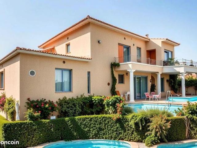Maison 9 pièces 212 m²