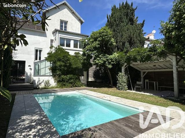 Maison 9 pièces 212 m²