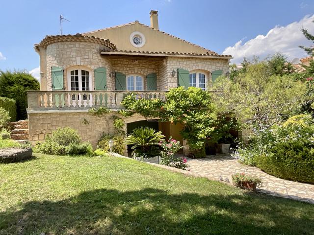 Maison 9 pièces 213 m²