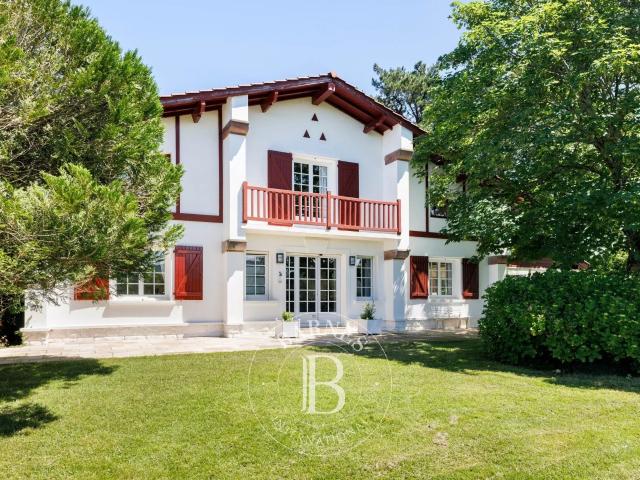 Maison 9 pièces 213 m²