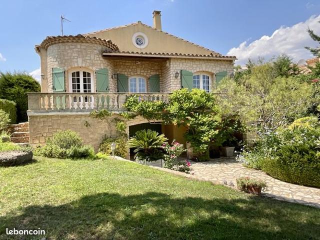 Maison 9 pièces 213 m²