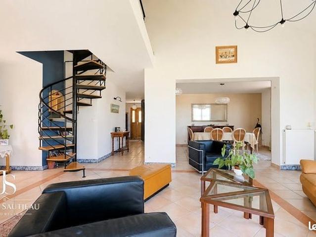 Maison 9 pièces 213 m²
