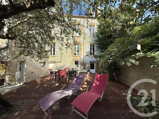 Maison 9 pièces 225 m²