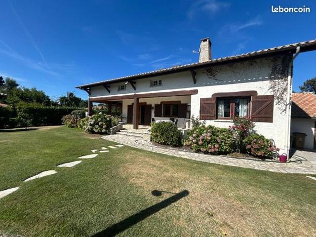 Maison 9 pièces 225 m²