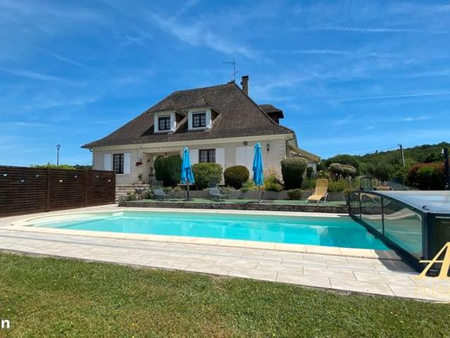Maison 9 pièces 225 m²