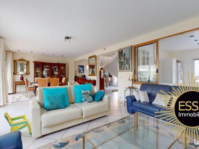 Maison 9 pièces 225 m²