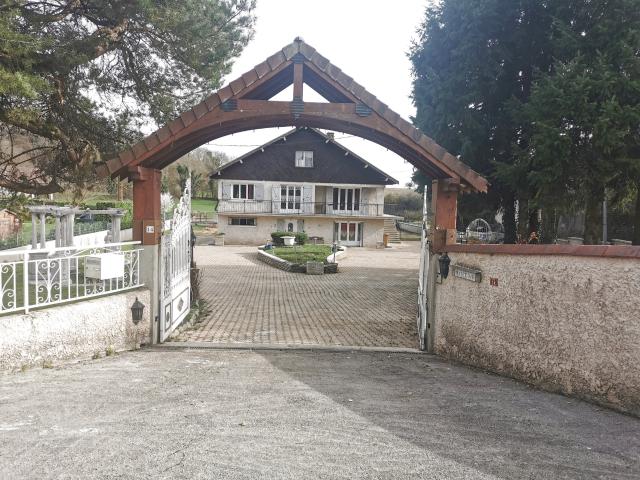 Maison 9 pièces 225 m²
